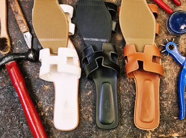 Hermès Oran sandals on the bench