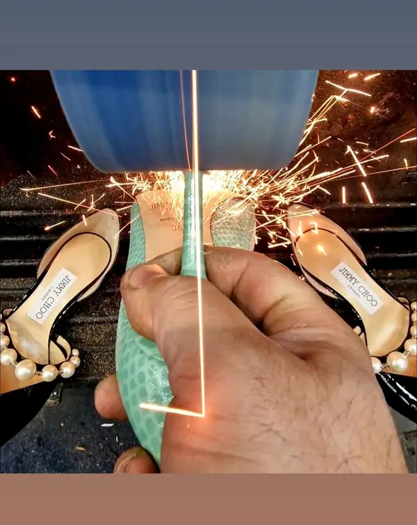 Lowering a stiletto heel on the finishing machine